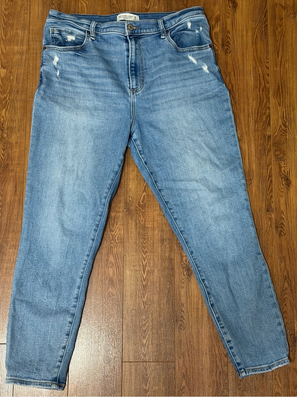 Women’s Abercrombie & Fitch Jeans - Size 14R - Distressed - Super Skinny Ankle